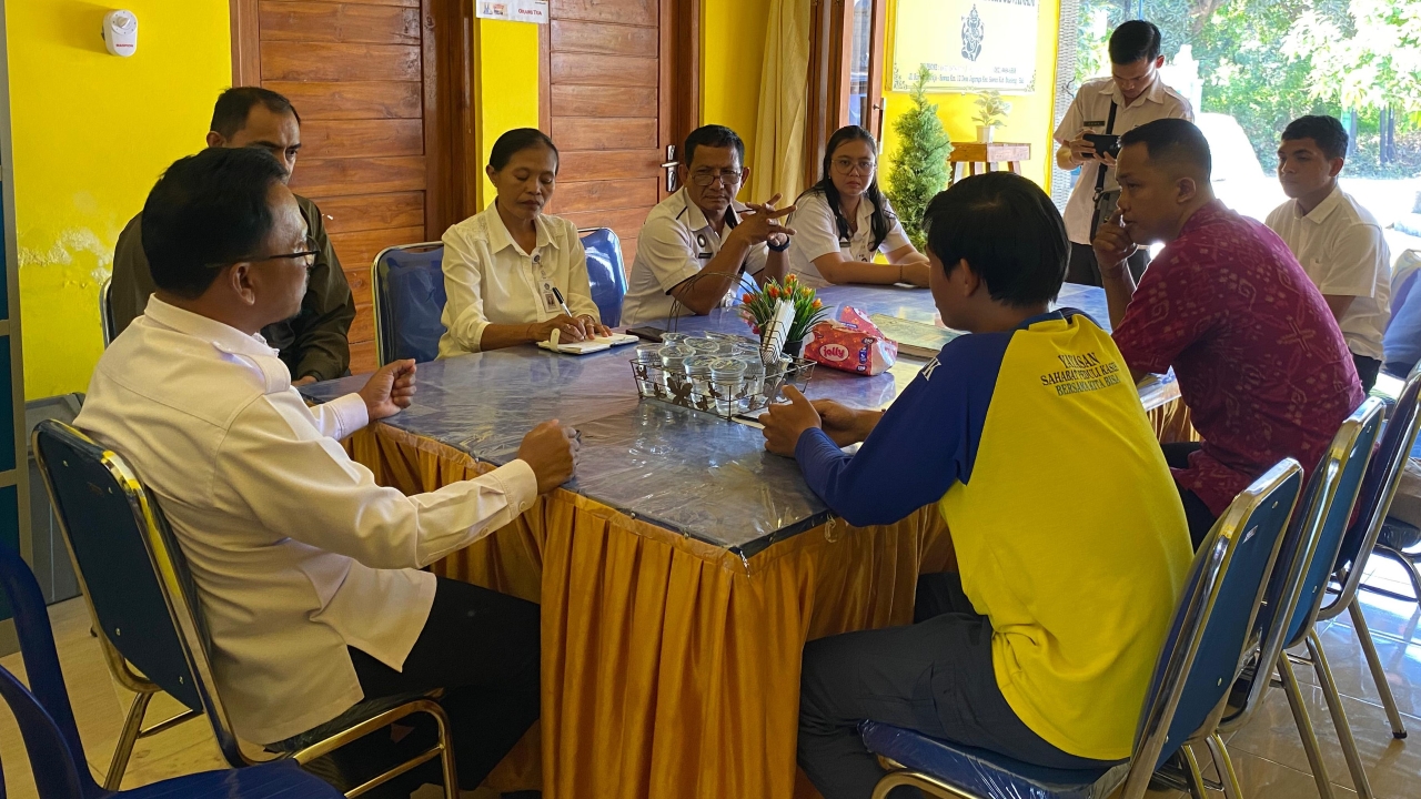 CEK LOKASI: Tim dari Dinas Sosial Bali dan Dinas Sosial Buleleng mendatangi panti asuhan di Buleleng yang melakukan kampanye penggalangan dana secara dramatis.