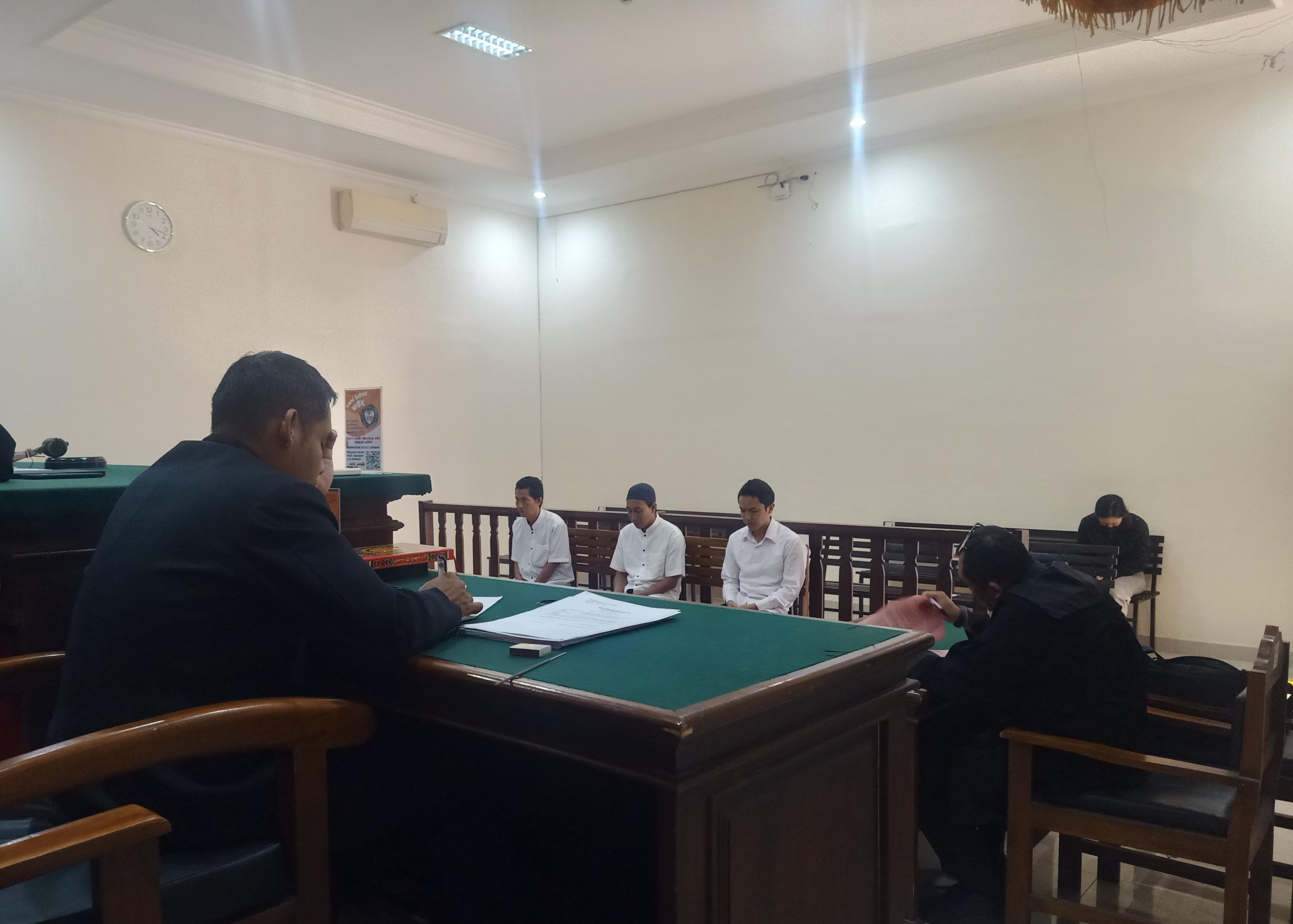 NEKAT: Para terdakwa yang berusaha menyelundupkan narkoba ke dalam Rutan Negara.