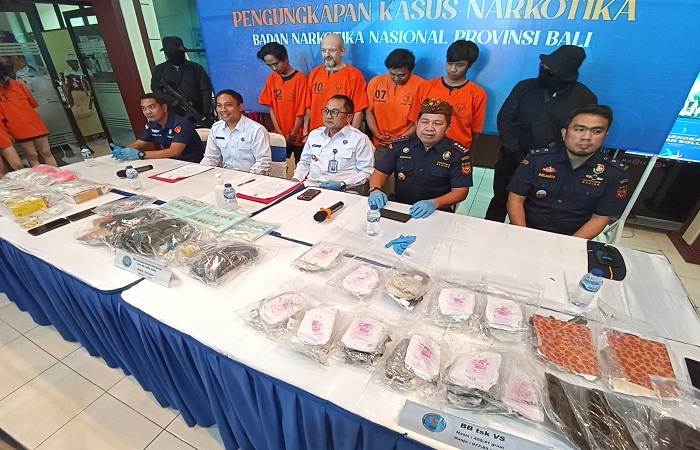 Sindikat narkoba internasional berhasil ditangkap petugas gabungan di Bandara Internasional Ngurah Rai, Bali.