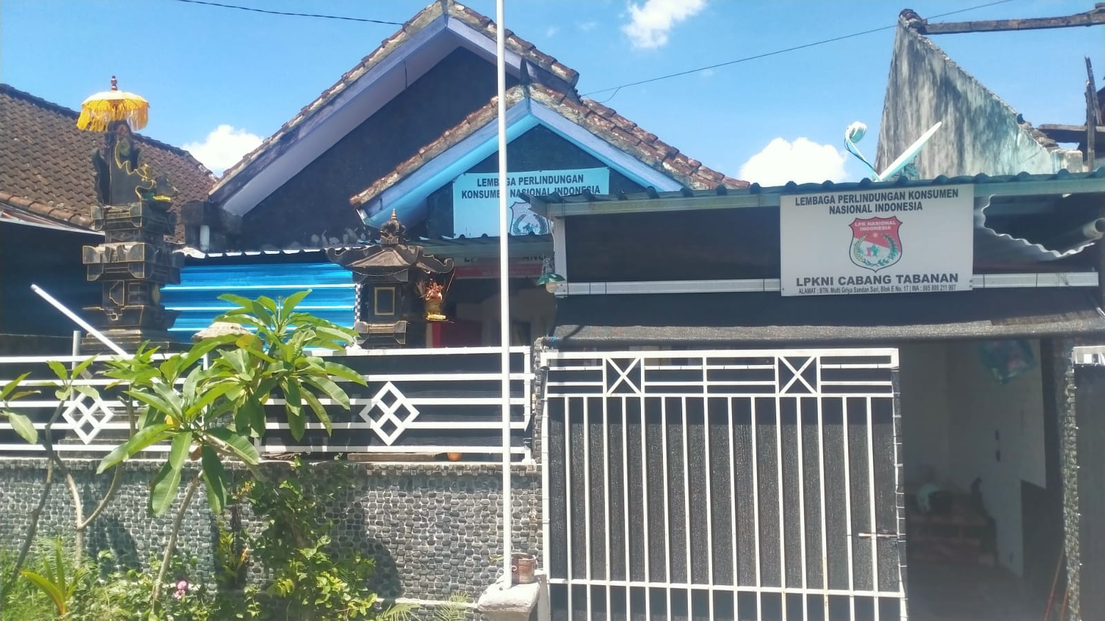JUAL BELI BAYI: Suasana di rumah yang digunakan sebagai sekretariat Yayasan Bali Luwih. Yayasan itu terlibat dalam praktik jual-beli bayi.