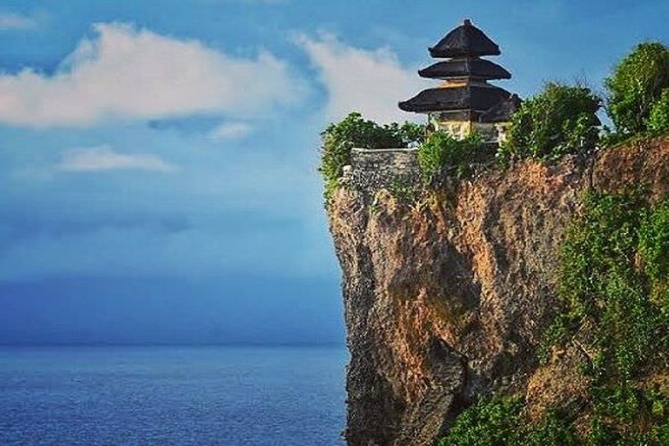 Kondisi tebing di Pura Uluwatu