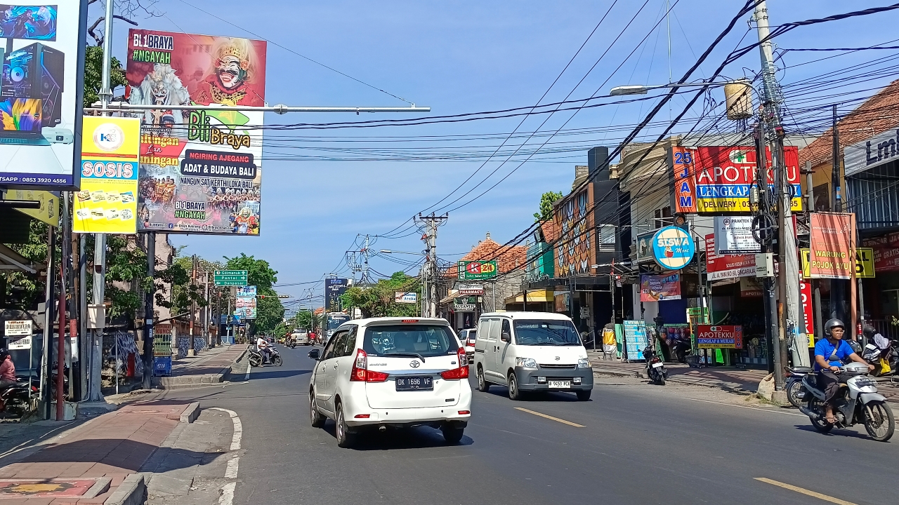 ETLE: Tiang yang digunakan untuk pemasangan ETLE di Jalan Ahmad Yani. Kamera ETLE dicabut, karena hanya bersifat uji coba.