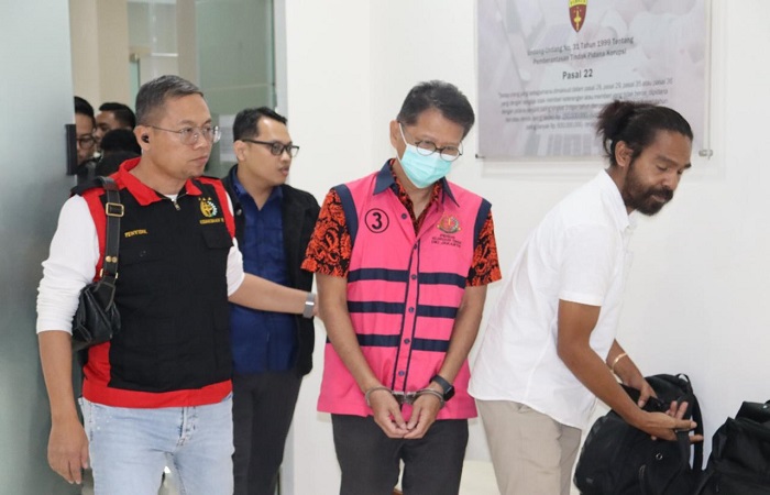 Kejaksaan Tinggi (Kejati) Jakarta telah menetapkan tiga orang tersangka dalam kasus dugaan tindak pidana korupsi dalam pengelolaan keuangan PT Indofarma Tbk dan Anak Perusahaan tahun 2020-2023.