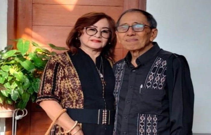 Prof. Dr. dr. J. Alex Pangkahila, M.Sc, SpAnd bersama istrinya Dorothy.