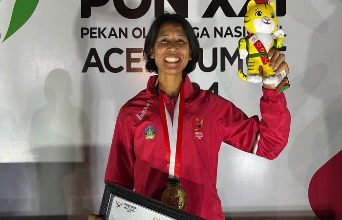 Ni Ketut Cita, staf Satpol PP Buleleng yang ternyata seorang atlet di cabang olahraga atletik. Ia meraih emas di PON 2024.