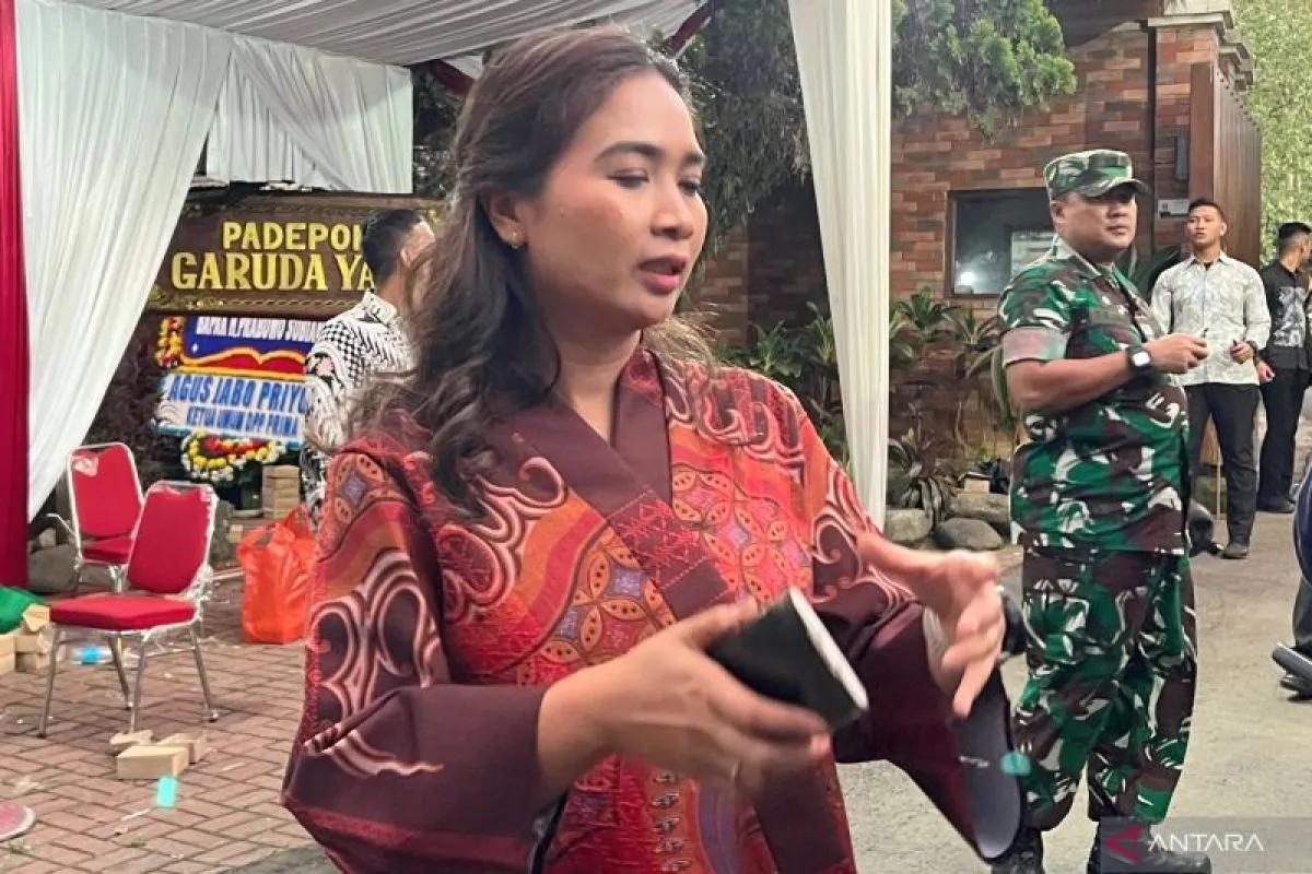 Presenter TV swasta Ni Luh Puspa usai pembekalan tugas calon wakil menteri di kediaman Presiden Terpilih Prabowo Subianto, Hambalang, Kabupaten Bogor, Jawa Barat, Kamis (17/10/2024).