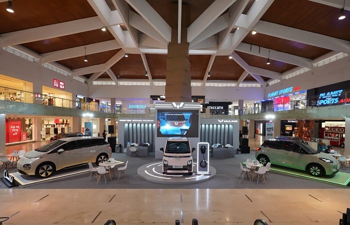 Pameran mobil listrik di salah satu mall di Denpasar, Bali. Saat ini pembelian mobil listrik di Denpasar tinggi.