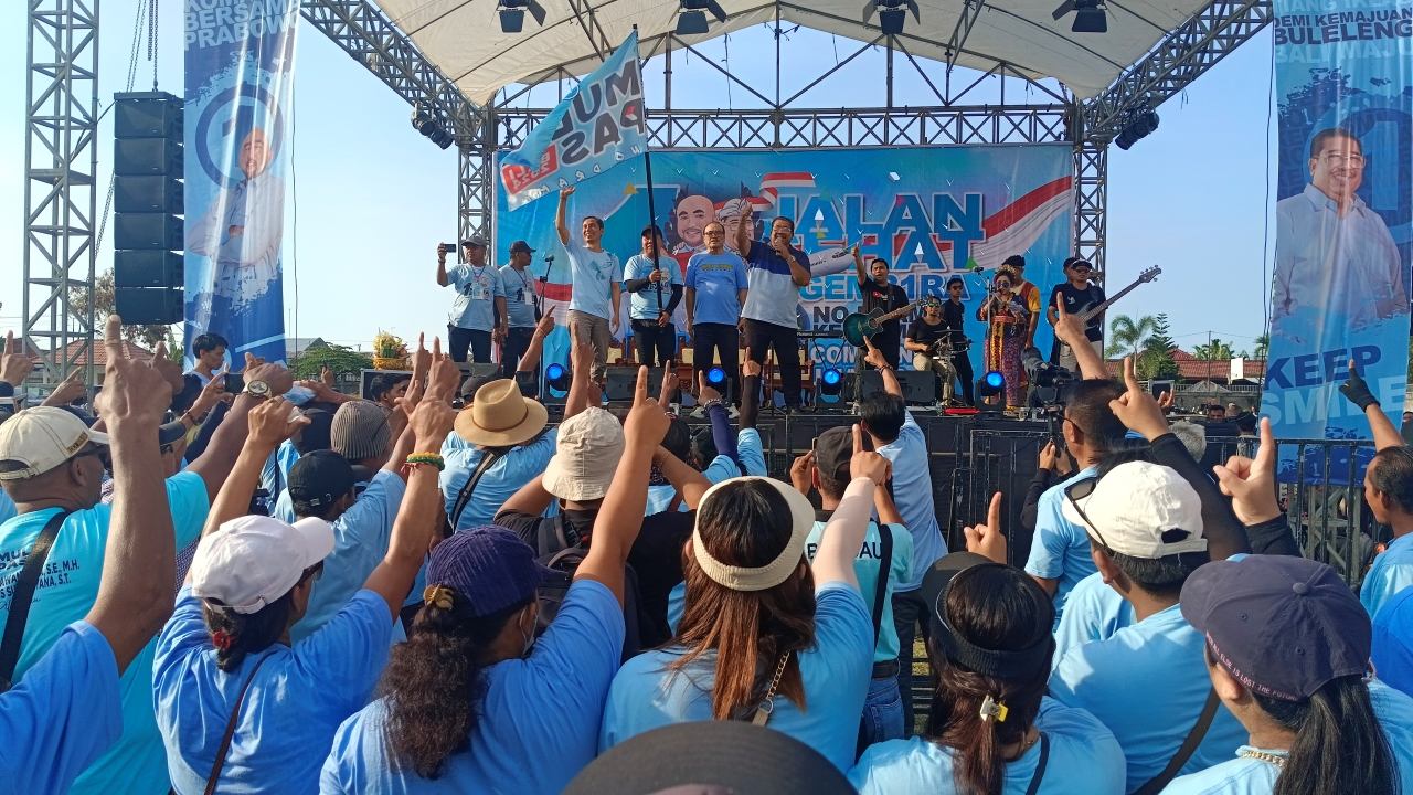 JALAN SEHAT: Suasana jalan sehat yang dilakukan paket Mulia PAS di Lapangan Seririt.