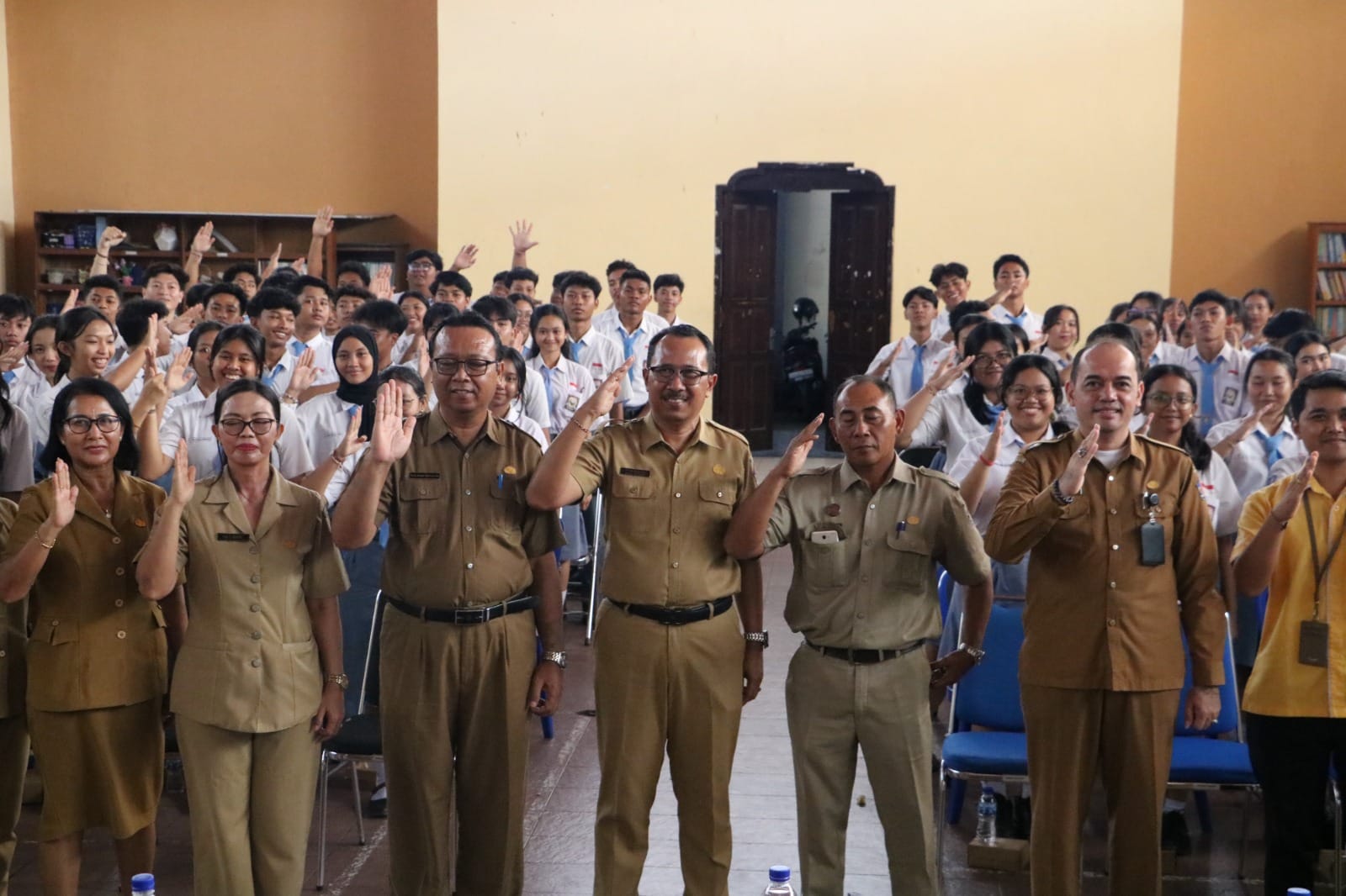 SOSIALISASI: Proses sosialisasi Pendidikan Wawasan Kebangsaan kepada para pelajar SMAN 4 Singaraja.
