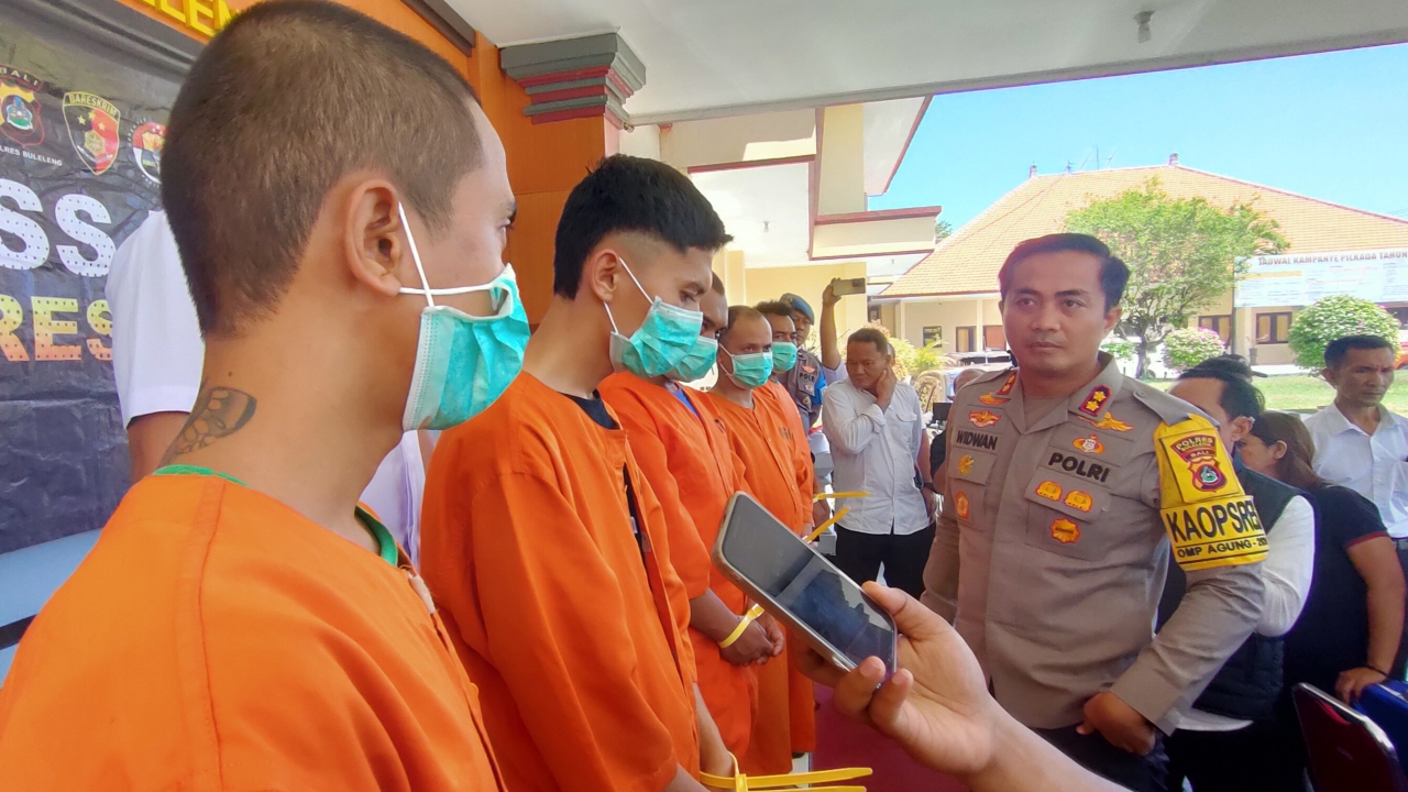 SINDIKAT NARKOBA: Sindikat pengedar narkoba di Kecamatan Tejakula. Polisi meringkus keempat pelaku pengedar narkoba.
