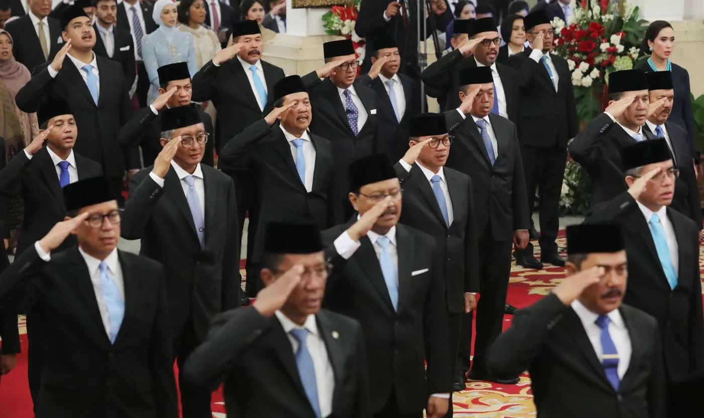 Presiden Prabowo Subianto melantik menteri dan kepala lembaga tinggi negara Kabinet Merah Putih di Istana Negara, Jakarta, Senin (21/10/2024).