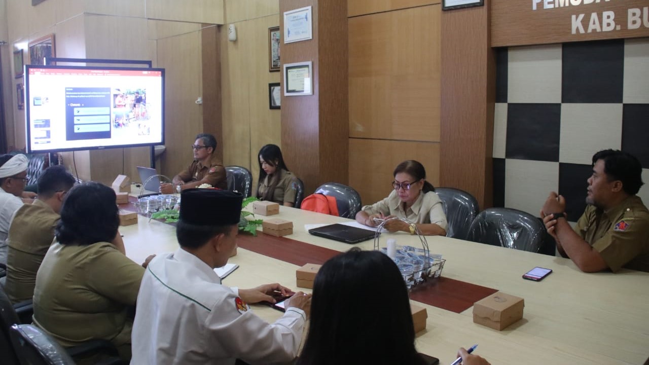 CEK DATA: Suasana rapat di Dinas Pendidikan Buleleng membahas angka putus sekolah.