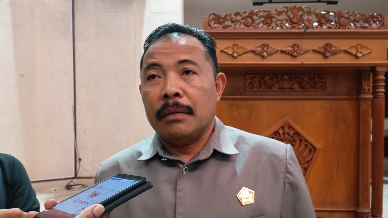 RESES: Ketua DPRD Buleleng, Ketut Ngurah Arya mengingatkan anggota DPRD Buleleng taat aturan saat melakukan reses.