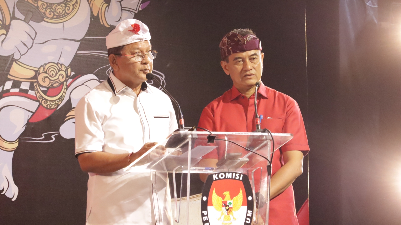 KRITIK BANDARA: Calon Bupati Buleleng, I Nyoman Sutjidra (kiri) dan calon Wakil Bupati Buleleng, Gede Supriatna (kanan).