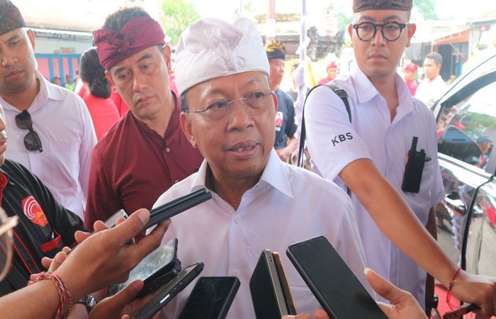 Calon Gubernur Bali, Wayan Koster minta masyarakat tidak menjual tanahnya kepada investor.