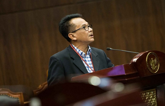 Ahli Hukum Administrasi Negara, Prof. Dr. I Gde Pantja Astawa saat memberikan keterangan terkait penentapan CSY&ndash; selaku Head of Finance PT IGM sebagai tersangka.