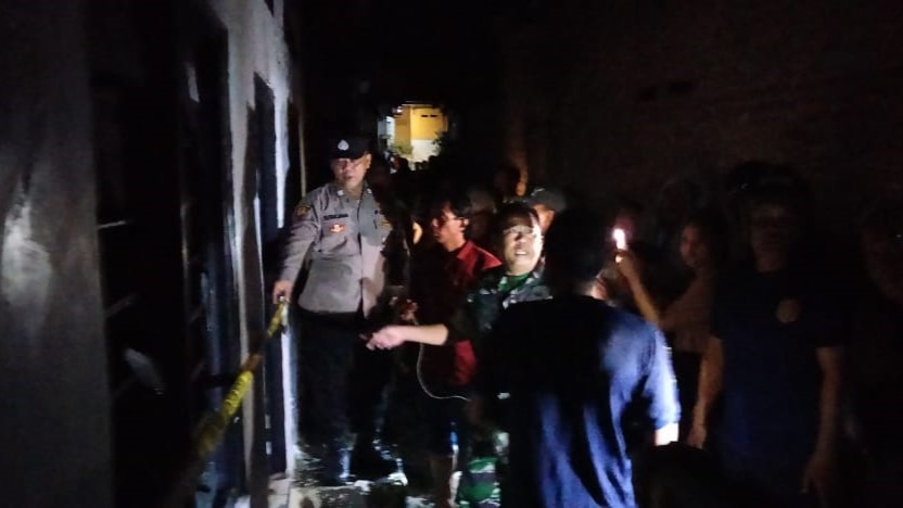 LUDES: Sisa puing kebakaran rumah di Desa Sangsit pada Jumat (25/10/2024) malam. Akibat peristiwa tersebut, seorang ibu rumah tangga menjadi korban.