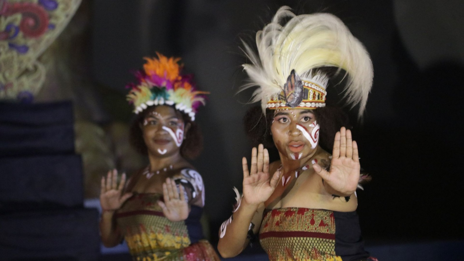 KESENIAN NUSANTARA: Mahasiswa Undiksha menampilkan Tari Cendrawasih yang merupakan tarian khas Papua pada acara Ganesha Cultural Fest 2024.