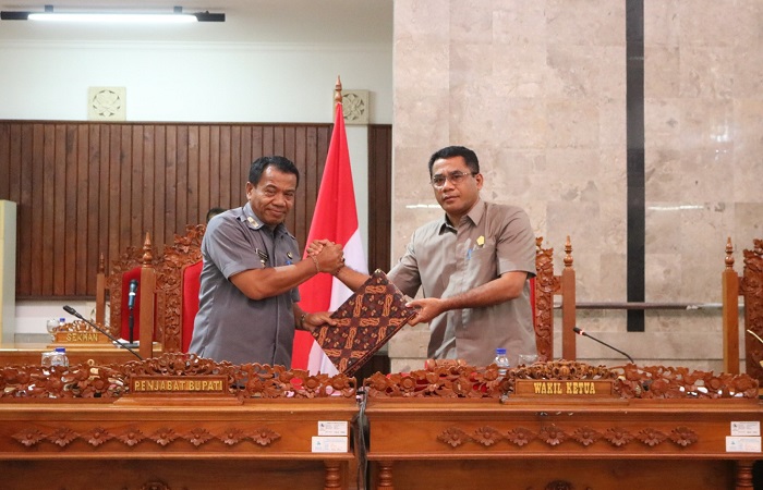 Secara keseluruhan, fraksi-fraksi di DPRD Buleleng menyetujui kelanjutan pembahasan 4 ranperda yang diajukan Pemkab Buleleng. Namun terkait penyertaan modal BUMD, diminta disesuaikan dengan keuangan.