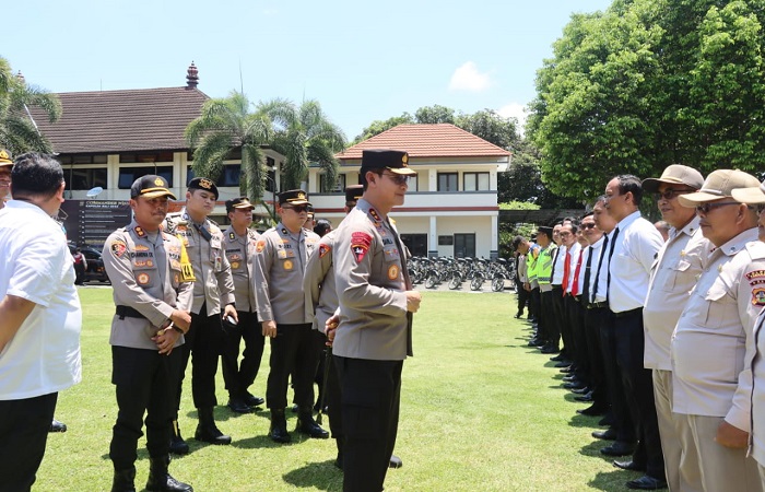Kapolda Bali Irjen Pol. Daniel Adityajaya mulai mengecek kesiapan personil, sarana dan prasana pengamanan pemilu di Polres Tabanan.