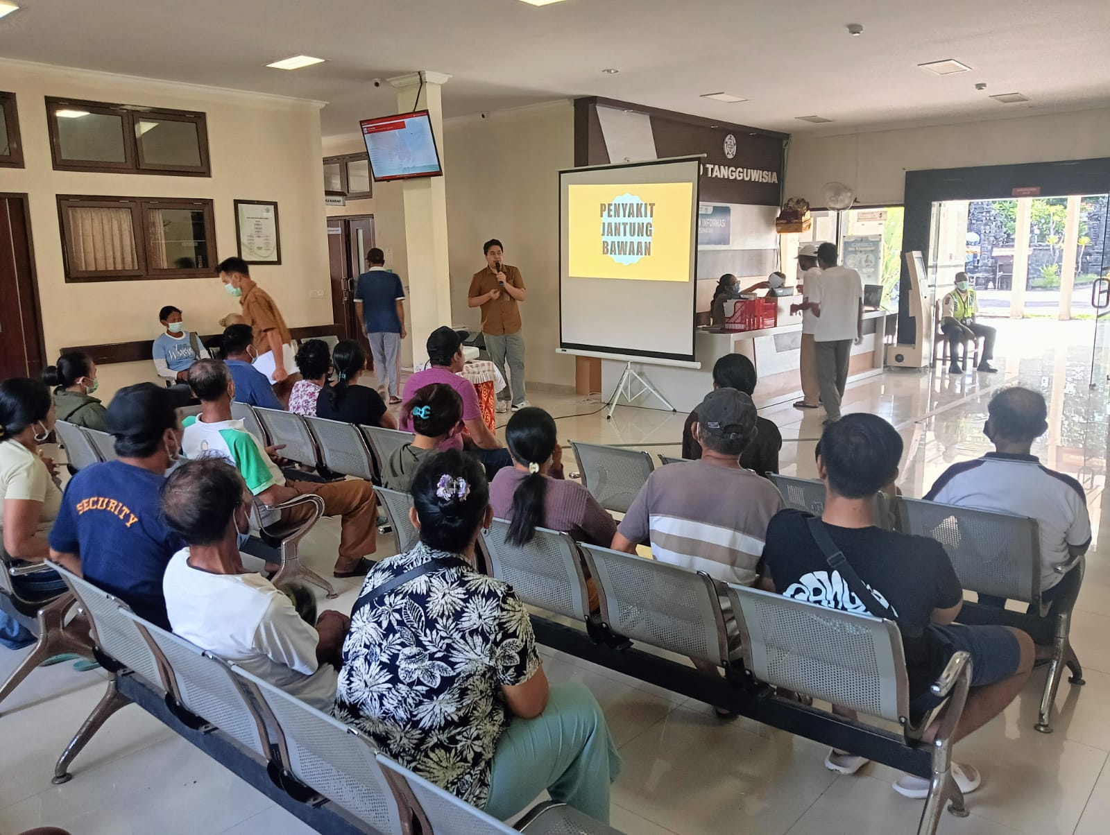 TARGET NAIK KELAS: Suasana di RSUD Tangguwisia, Kecamatan Seririt.