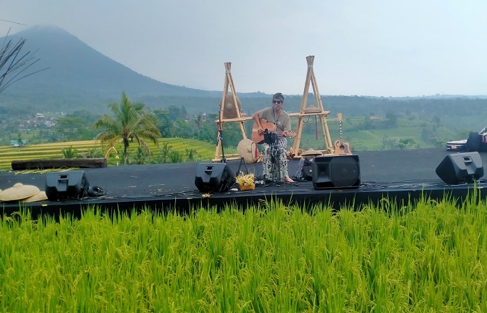 Robi Navicula yang tampil di Subak Spirit Festival di DTW Jatiluwih, Penebel Tabanan.