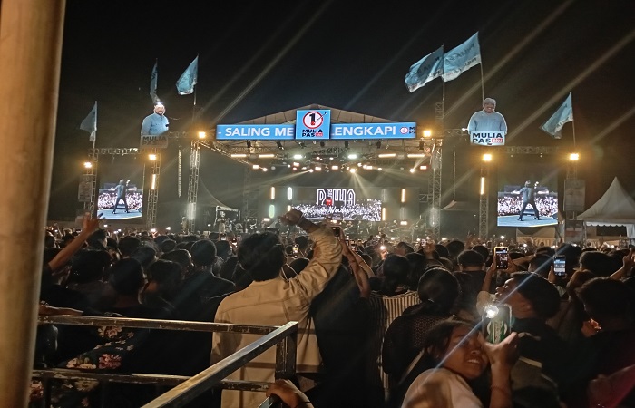 Suasana kampanye sekaligus Konser Bali Bahagia Mulia-PAS pada Selasa (12/11) di Lapangan Mayor Metra Buleleng. Di sana, masyarakat Buleleng kompak sebut ingin bandara Bali utara segera diwujudkan.