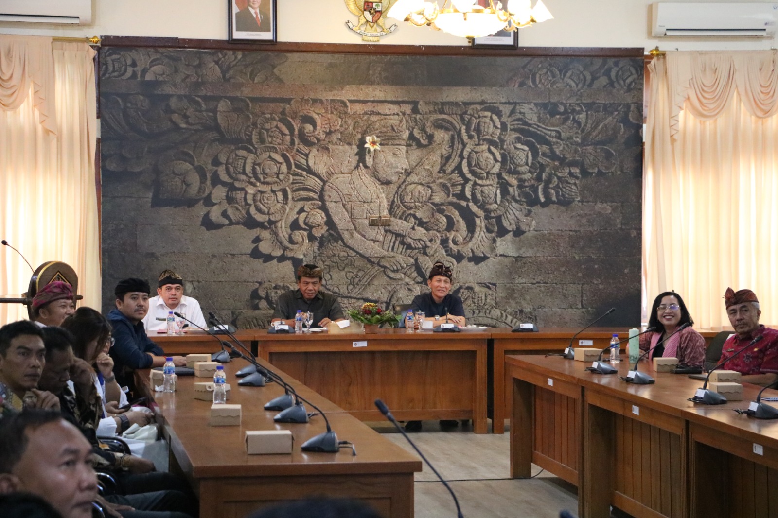 APLIKASI ANYAR: Suasana peluncuran aplikasi SiMPEL GASPOL yang diperuntukkan bagi pengurus ormas dan pengurus parpol di Buleleng.