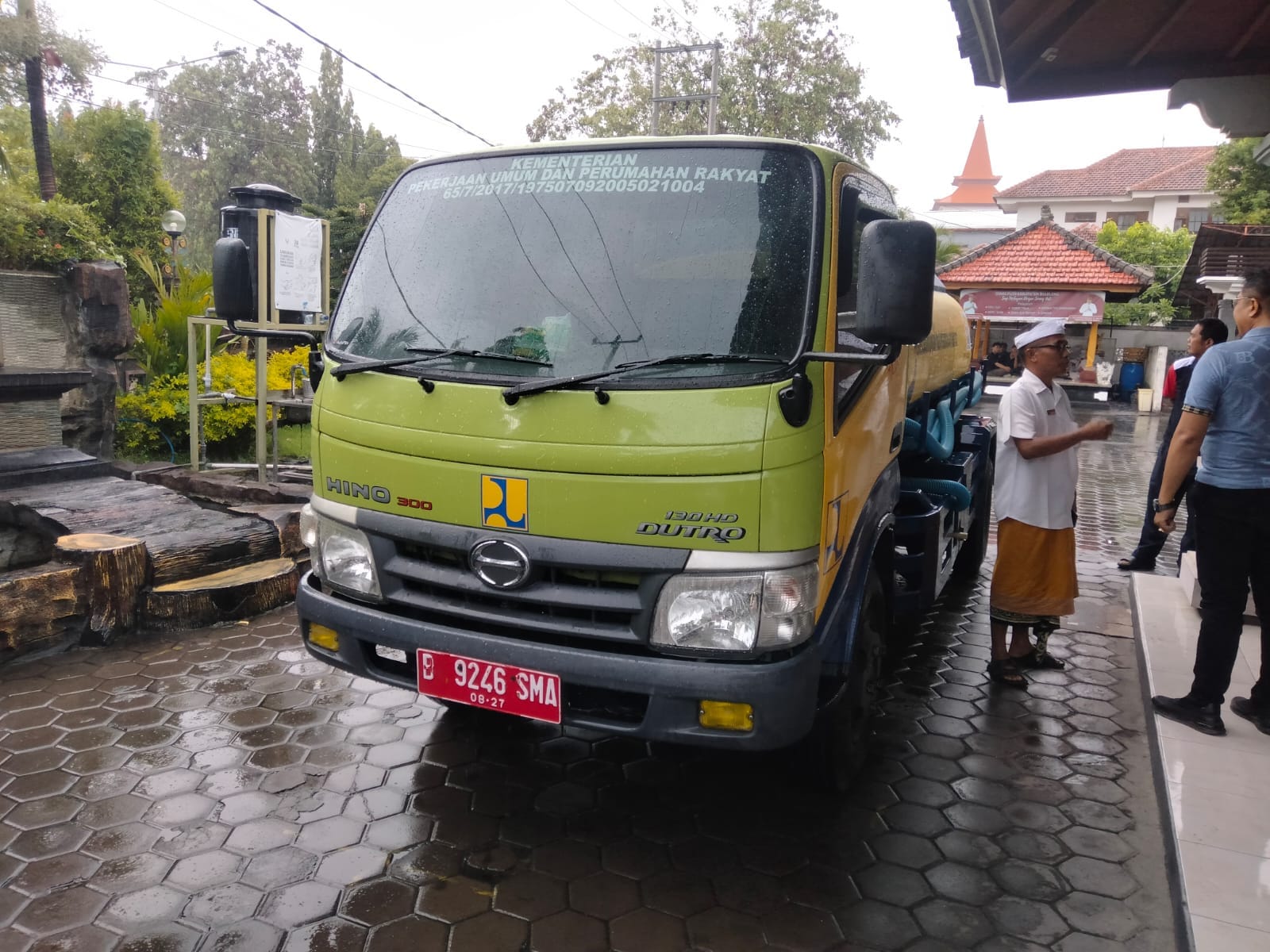 SIAGA: Armada mobil tangki  dari Kementerian PUPR. Armada itu akan digunakan untuk suplai air bersih.