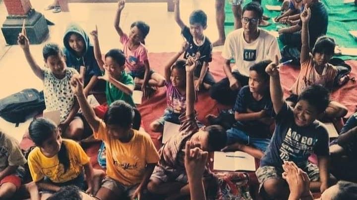 BELAJAR BERSAMA: Aktivitas belajar di Taman Belajar Puspita Laksmi, Desa Pengastulan.
