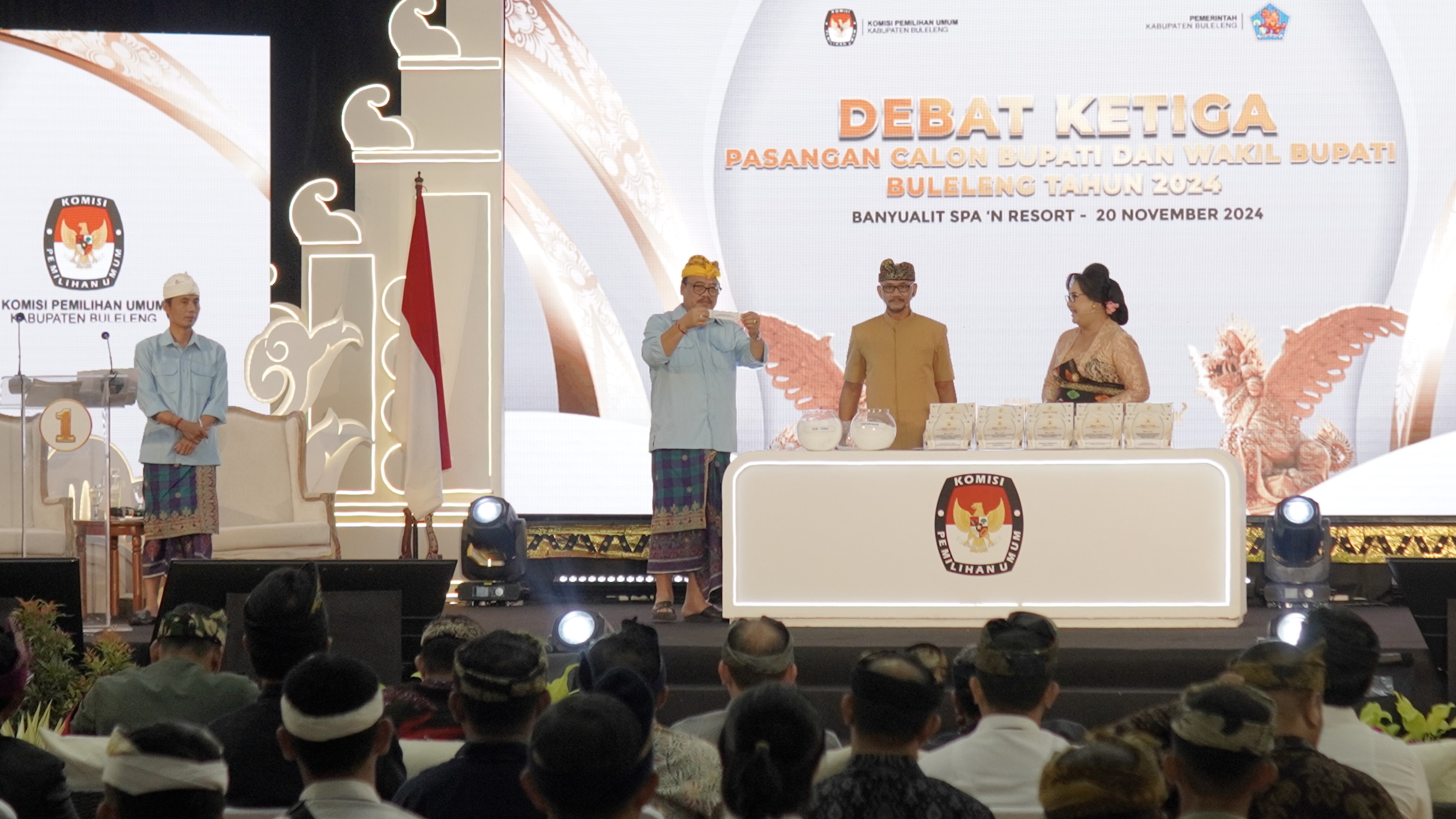 DEBAT PUBLIK: Calon Bupati Buleleng, Nyoman Sugawa Korry mengambil sub tema sebagai materi dalam debat publik Pilkada Buleleng 2024.