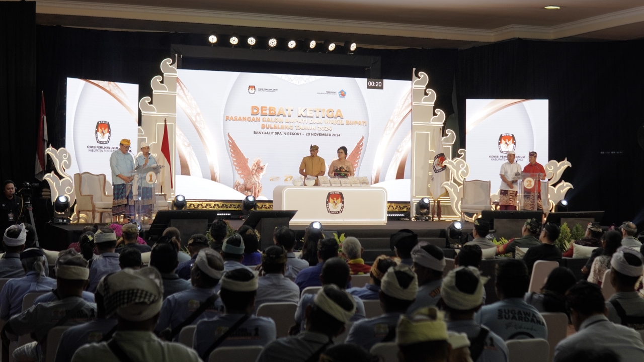 DEBAT PUBLIK: Suasana debat publik putaran ketiga dalam kontestasi Pilkada Buleleng 2024. Debat dihelat di Hotel Banyualit Lovina pada Rabu (20/11/2024).
