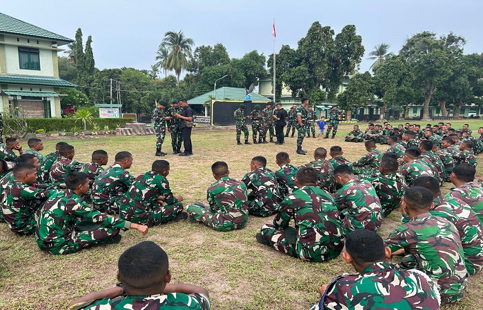 HP personil Yonif 900/SBW disidak untuk mencegah dan mengantisipasi keterlibatan TNI dalam judi online.