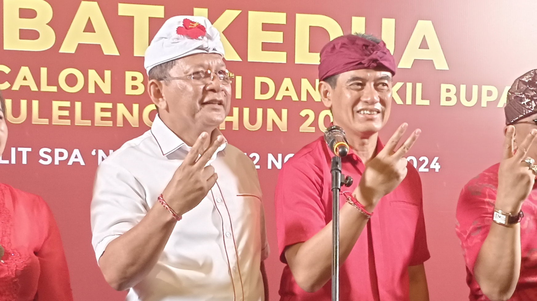 MESADU: Calon Bupati Buleleng, Nyoman Sutjidra (kiri) dan Calon Wakil Bupati Buleleng, Gede Supriatna (kanan).