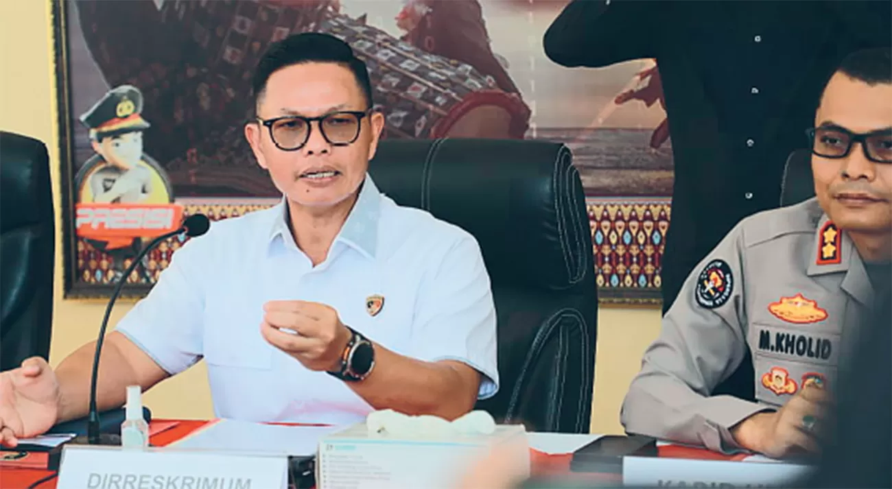 KETERANGAN PERS: Direskrimum Polda NTB Kombes Syarif Hidayat (kiri) didampingi Kabidhumas Polda NTB AKBP M. Kholid di Mapolda NTB, Mataram, Senin (2/12/2024).