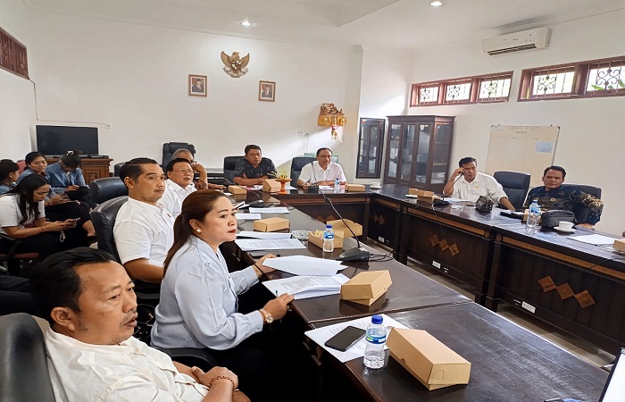Rapat Komisi Pembahas Ranperda tentang Penaggulangan Bencana. Dewan ingin mengatur kembali dana bencana agar tepat sasaran.