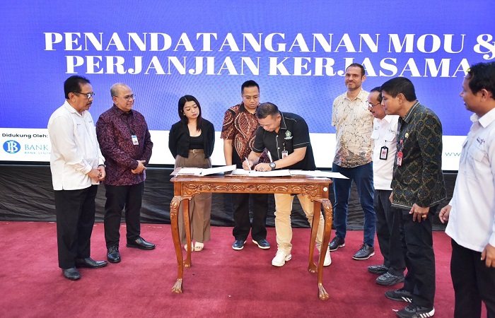 Penandatanganan kerjasama di kantor Perwakilan Bank Indonesia. Pemanfaatan produk lokal untuk pariwisata di Bali tidak hanya mendukung kemajuan ekonomi masyarakat tetapi juga memperkuat identitas Bali