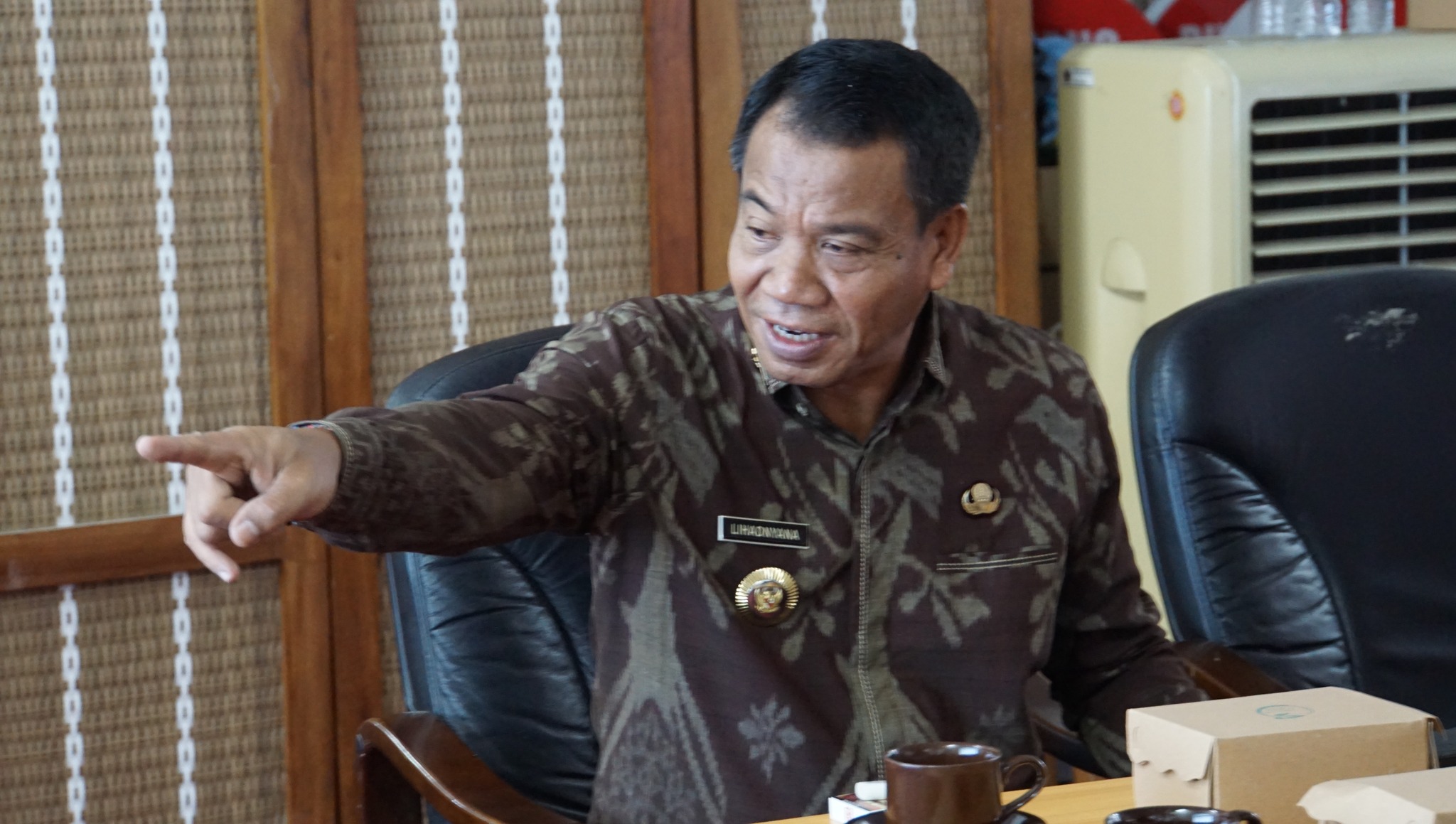 CAIRKAN: Pj. Bupati Buleleng, Ketut Lihadnyana. Dia berjanji segera mencairkan dana BKK bagi desa dinas.