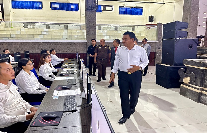 Pj Bupati Buleleng, Ketut Lihadnyana mendorong penguatan SDM aparatur di Pemkab Buleleng. Hal ini bertujuan agar kinerja mereka semakin profesional.