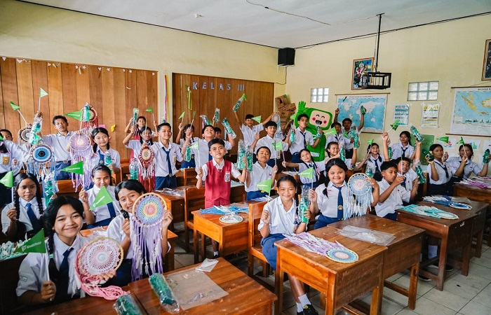 PT Kredit Pintar Indonesia beri bantuan untuk merevitalisasi fasilitas sekolah Madyama Widya Pasraman RSI Markandya yang terletak di Desa Taro, Kecamatan Tegallalang, Kabupaten Gianyar.