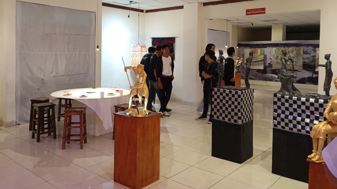 TANPA ARAH: Pameran seni rupa yang digelar oleh Mahasiswa Undiksha.
