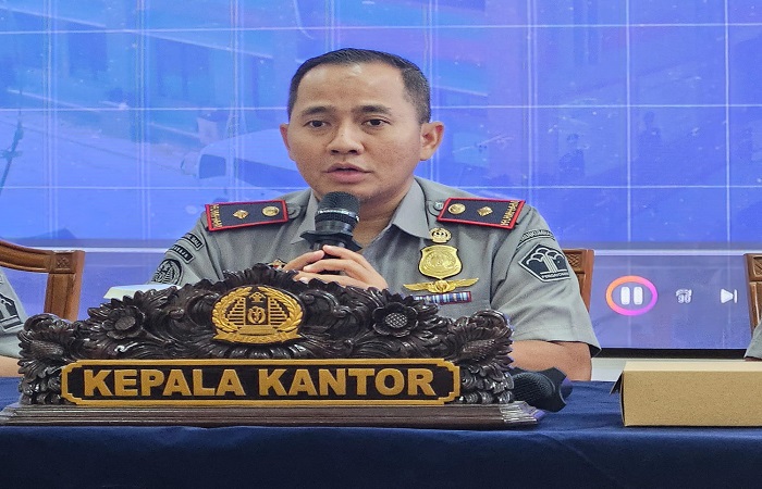 Kakanim Imigrasi Singaraja, Hendra Setiawan sebut pihaknya tolak 40 permohonan paspor. Ini lantaran permohonan tersebut terindikasi TPPO.