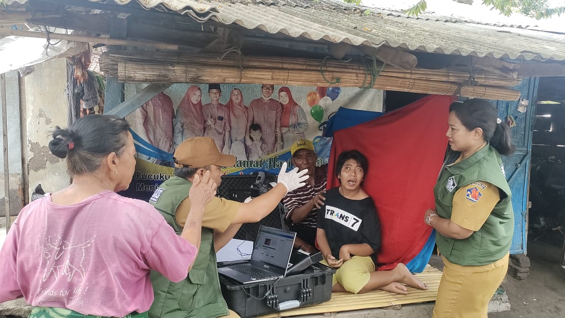 REKAM DATA: Proses perekaman data kependudukan kepada warga dengan disabilitas di Buleleng.