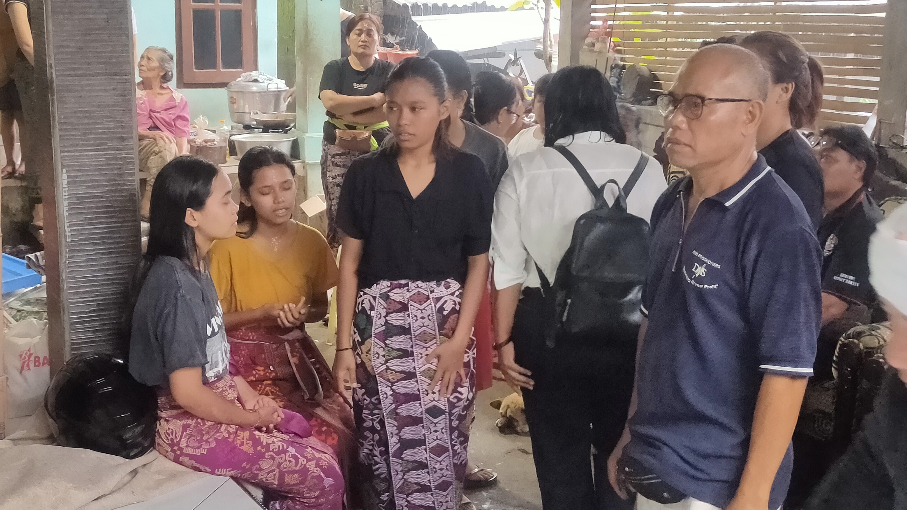 TKI TEWAS: Suasana rumah duka Ni Ketut Nurhayati, 39, TKI yang dinyatakan tewas akibat pembunuhan di Malaysia.
