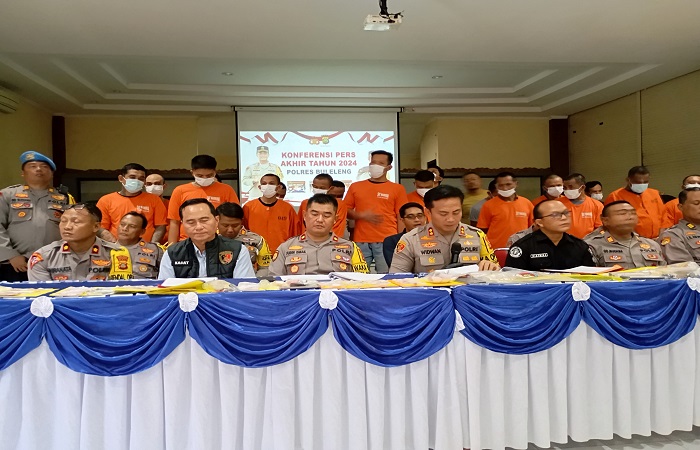 Polres Buleleng masih menyisakan 5 buron yang masih menjadi PR. Diketahui sepanjang tahun 2024, polisi berhasil mengungkap 103 kasus narkotika.