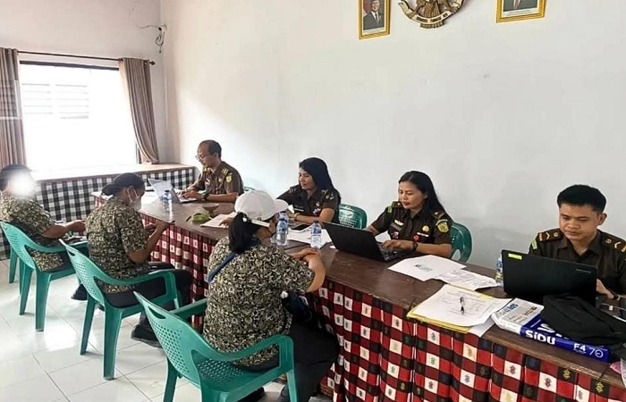 Pemeriksaan terhadap sejumlah saksi yang dilakukan oleh Kejari Buleleng. Ini dilakukan untuk mencari tersangka lain, yang juga terlibat.