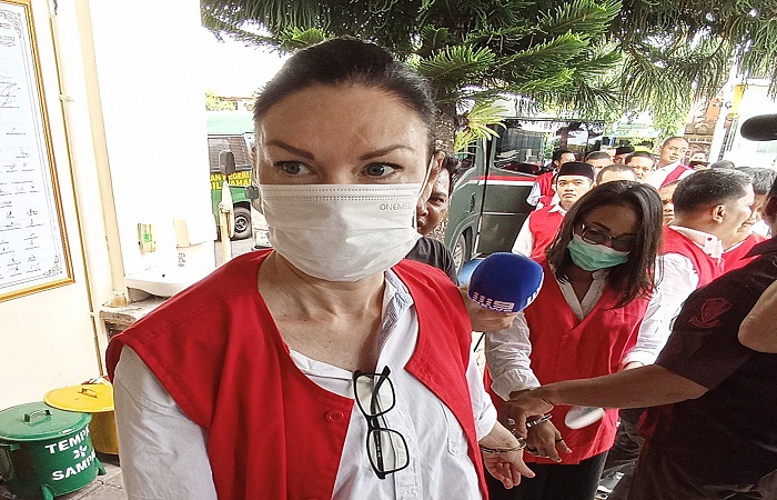 Wanita Australia bernama Vanessa Louise Crimmins, 45, diseret ke Pengadilan Negeri (PN) Denpasar, Kamis (6/1) kemarin.