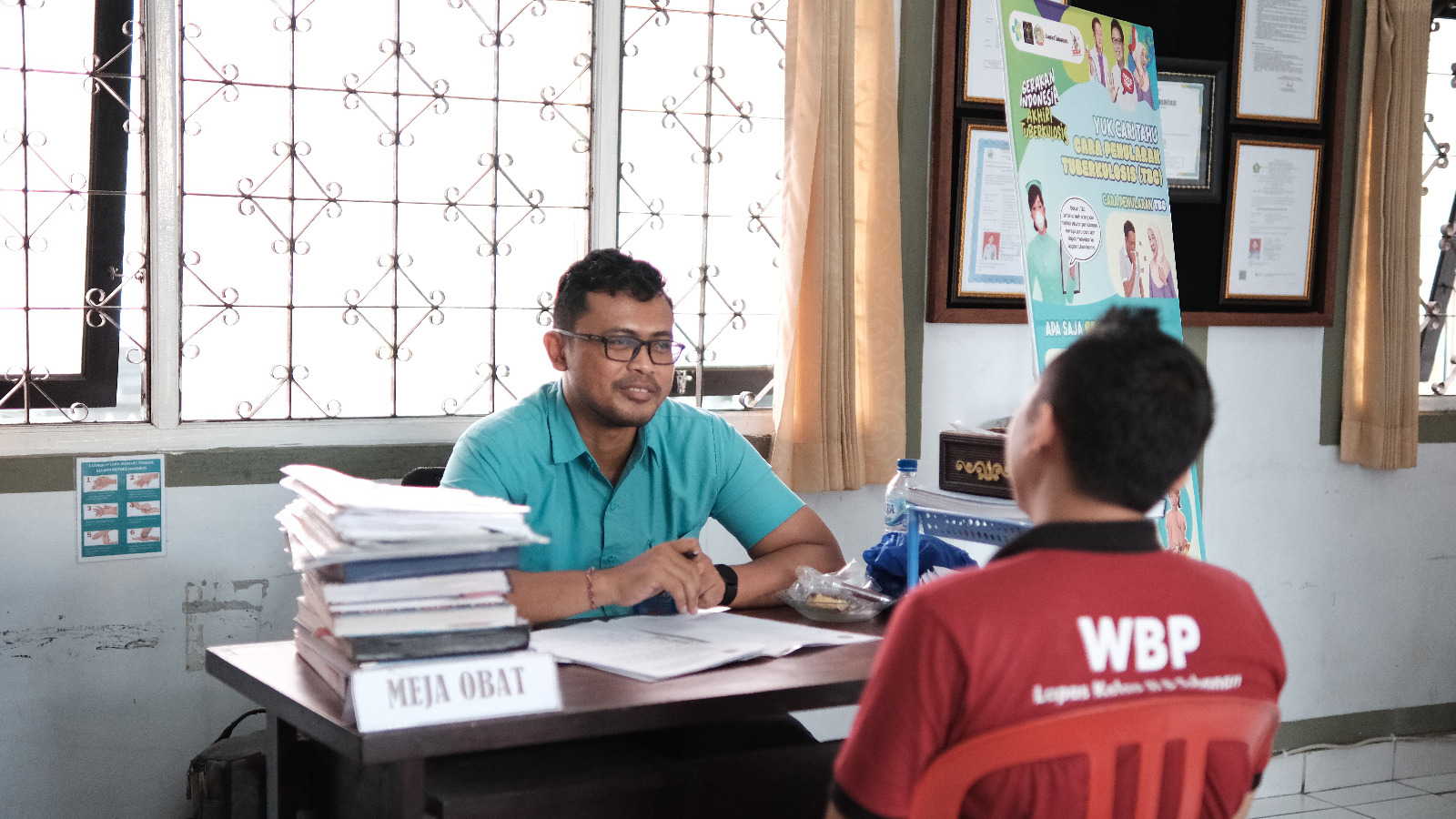 KONSELING: Salah seorang warga binaan menjalani sesi konseling di Lapas Tabanan.