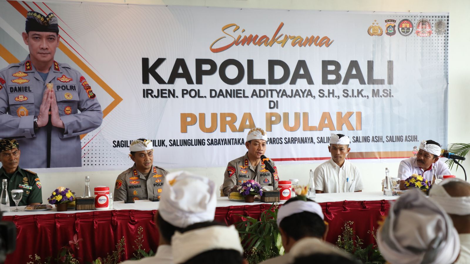 SIMAKRAMA: Kegiatan simakrama Kapolda Bali, Irjen Daniel Adityajaya di Pura Agung Pulaki.