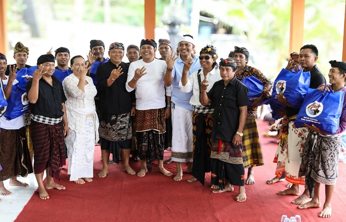 Bupati dan Wakil Bupati Bangli terpilih, I Gusti Putu Parwata-Pandu Prapanca Lagosa saat bertemu masyarakat di Desa Datah, Kecamatan Abang, Kamis (16/1) lalu.